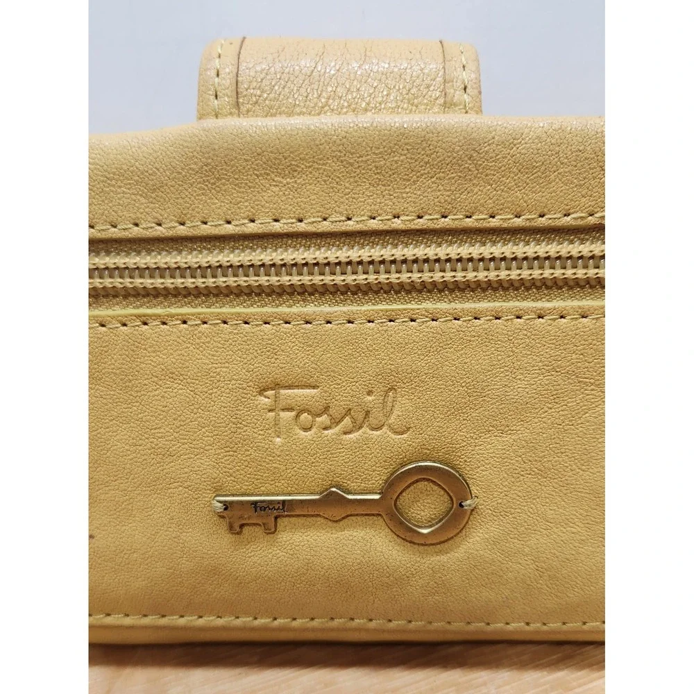Fossil Long Live Vintage Yellow Leather Bifold Clutch Wallet Heart Key Charm